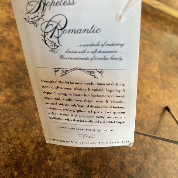 1920’s style Cloche / Hat Lace Feathers Trim Brown Hopeless Romantic - Picture 6 of 7